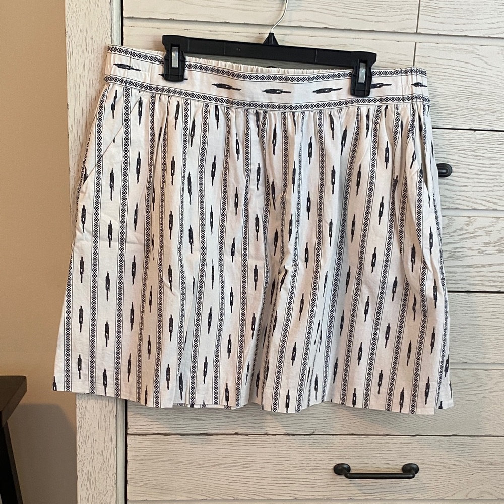 Stylish Black and White Patterned Women's Skirt